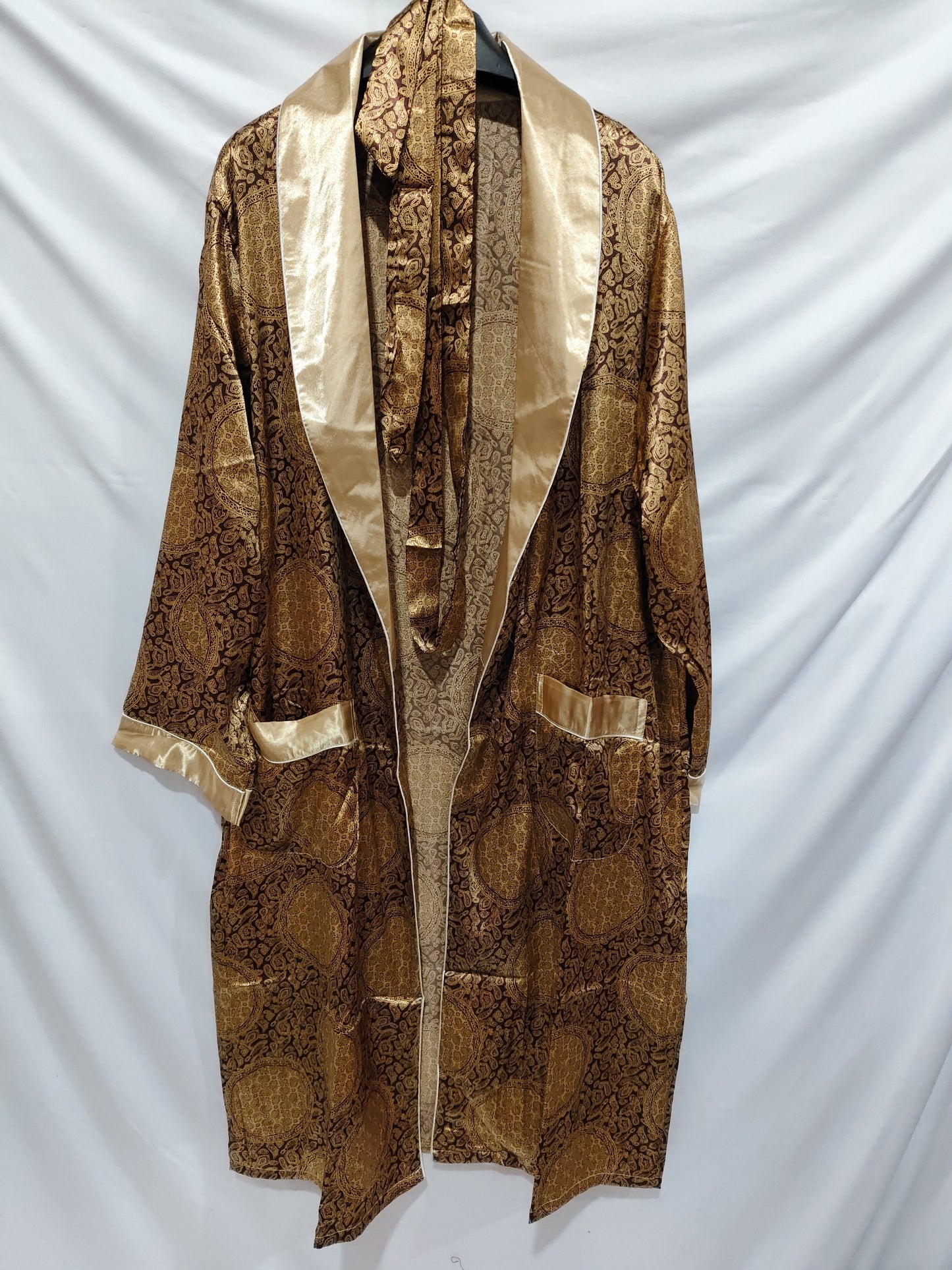 Chemise de nuit en soie pour homme