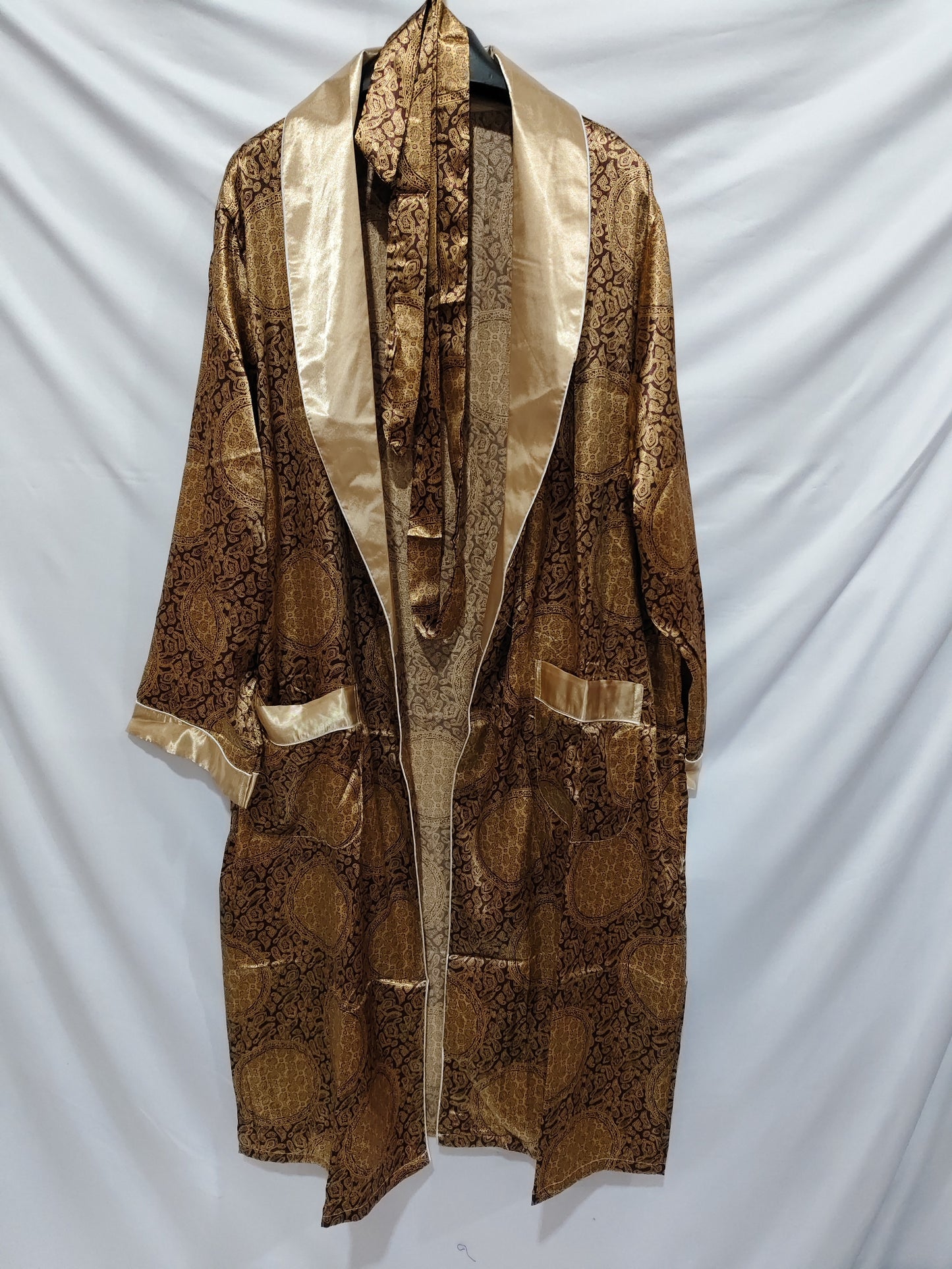 Chemise de nuit en soie pour homme