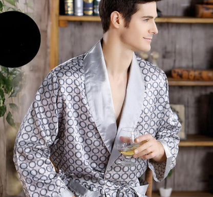 Chemise de nuit en soie pour homme